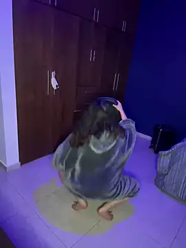 Snapshot of Ales_Kitten chatting on March 2025 03:44:02 AM Ales Kitten online show from March 2025 03:44:02 AM