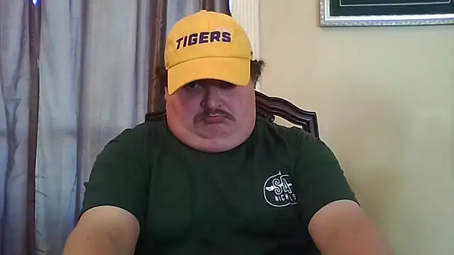 Snapshot of YelpedAverting chatting on November 2025 08:45:02 PM YelpedAverting online show from November 2025 08:45:02 PM