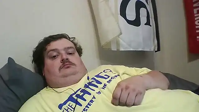 Snapshot of YelpedAverting chatting on October 2025 08:07:01 PM YelpedAverting online show from October 2025 08:07:01 PM