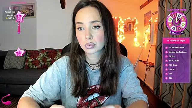 Snapshot of PlayfulGoddess chatting on October 2025 03:55:01 PM PlayfulGoddess online show from October 2025 03:55:01 PM