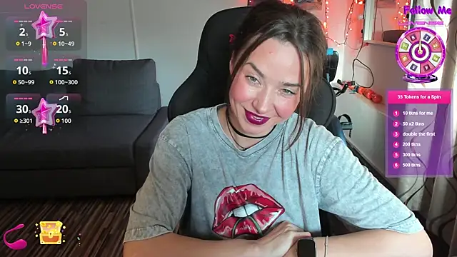 Snapshot of PlayfulGoddess chatting on November 2025 01:11:01 PM PlayfulGoddess online show from November 2025 01:11:01 PM