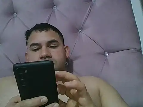 Snapshot of Maximil56 chatting on July 2026 01:39:01 PM Maximil56 online show from July 2026 01:39:01 PM