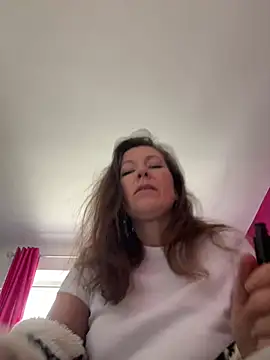 Lwhite1 online show from May 2026 03:51:01 PM