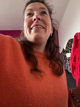 Lwhite1 online show from March 2026 04:40:01 PM