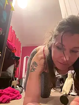 Lwhite1 online show from December 2025 11:32:02 PM