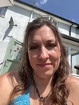 Lwhite1 online show from May 2026 01:00:01 PM