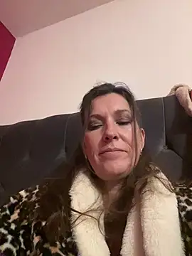 Lwhite1 online show from April 2026 10:23:02 PM