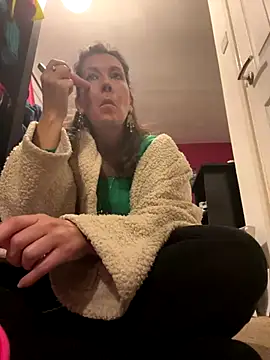 Lwhite1 online show from December 2025 04:45:01 PM