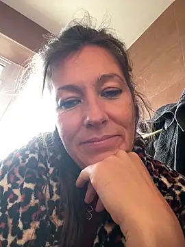 Lwhite1 online show from March 2026 04:32:02 PM