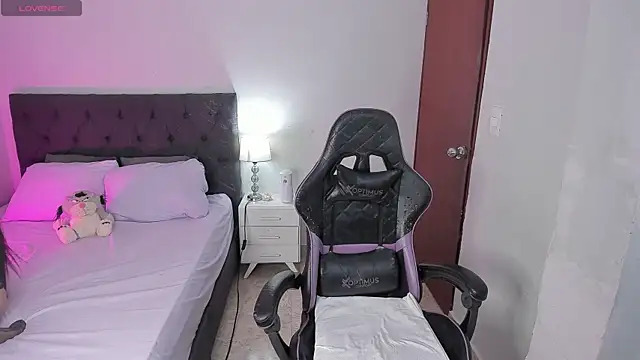 evelyn 23 online show from October 2025 02:49:01 PM