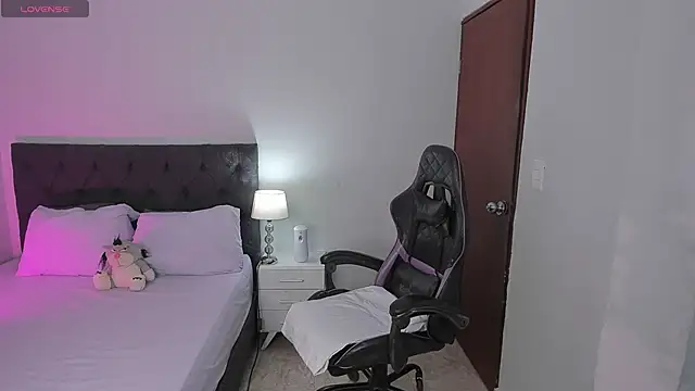 evelyn 23 online show from October 2025 02:27:02 PM