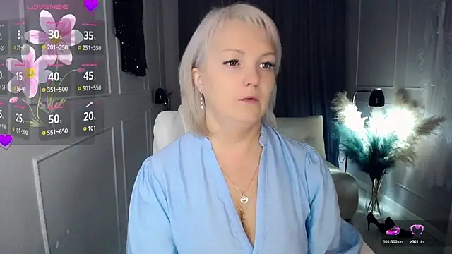 Juarnea online show from October 2025 01:43:01 PM