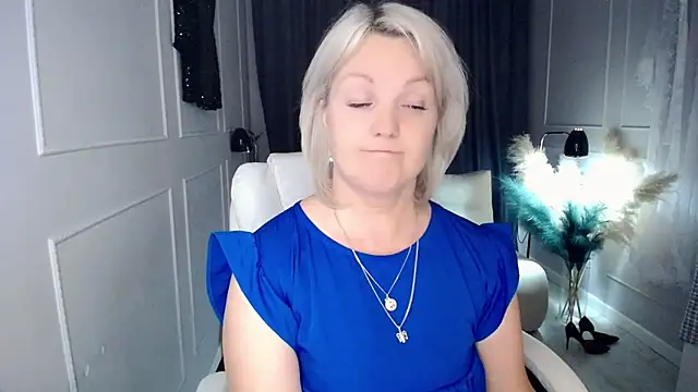 Juarnea online show from November 2025 10:10:01 PM