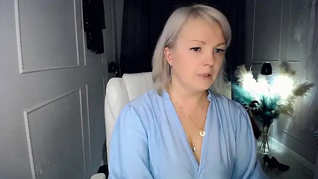 Juarnea online show from December 2025 12:05:01 PM