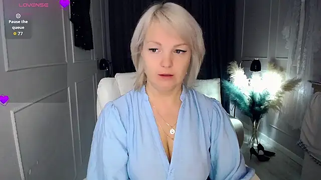 Juarnea online show from November 2025 04:17:02 AM