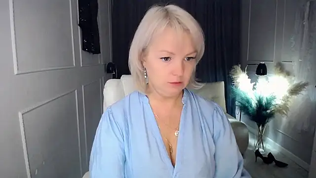 Juarnea online show from October 2025 11:38:02 PM