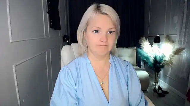 Juarnea online show from November 2025 05:24:01 PM