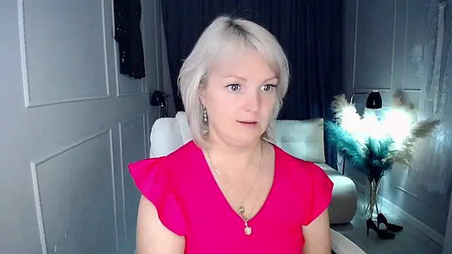 Juarnea online show from November 2025 07:36:03 PM