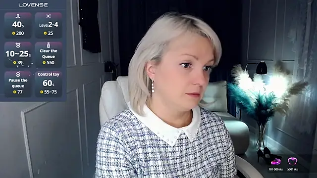 Juarnea online show from November 2025 09:59:01 PM