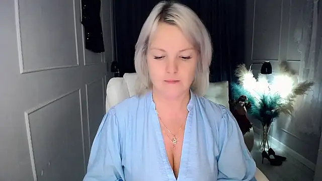 Juarnea online show from December 2025 05:34:02 PM