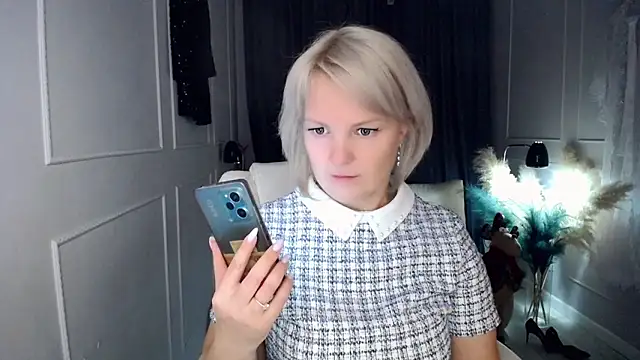 Juarnea online show from December 2025 12:40:02 PM