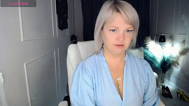 Juarnea online show from April 2026 12:01:01 AM