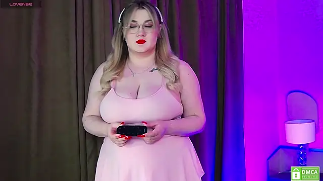 Nancy Mooree online show from September 2025 01:06:01 PM