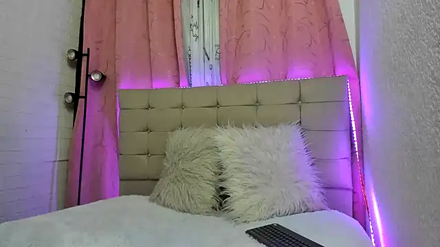 Snapshot of merlinaadams_ chatting on March 2025 03:32:02 PM merlinaadams online show from March 2025 03:32:02 PM