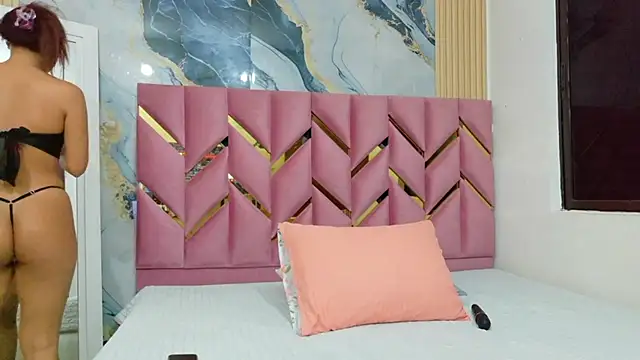 littleebonny online show from December 2025 01:02:02 PM