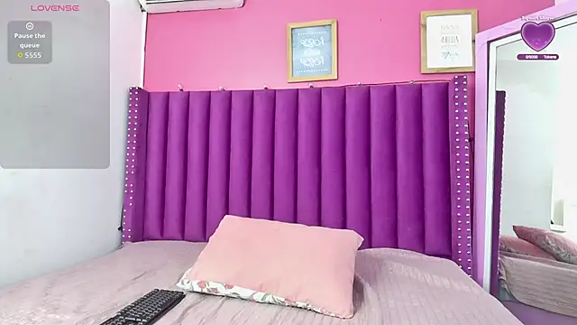 Snapshot of littleebonny chatting on March 2026 12:35:02 PM littleebonny online show from March 2026 12:35:02 PM