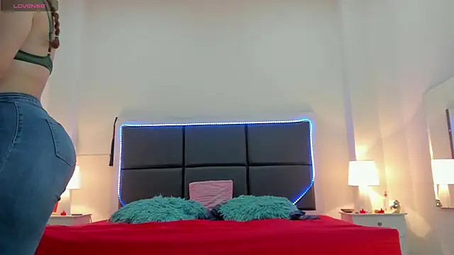 Aslhyn Gomez online show from October 2025 05:35:01 PM