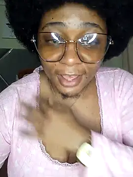 Snapshot of CocoBootyyy chatting on September 2025 10:17:02 PM CocoBootyyy online show from September 2025 10:17:02 PM