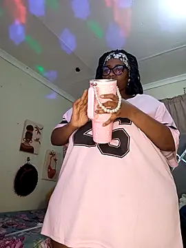 Snapshot of CocoBootyyy chatting on December 2025 10:21:01 PM CocoBootyyy online show from December 2025 10:21:01 PM