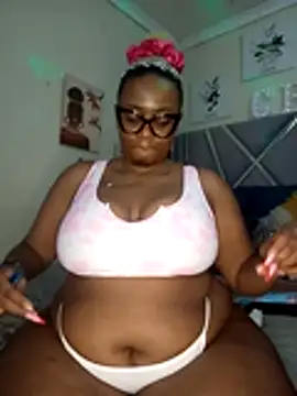 Snapshot of CocoBootyyy chatting on December 2025 07:57:01 PM CocoBootyyy online show from December 2025 07:57:01 PM