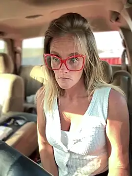 vixendoll87 online show from March 2025 10:21:02 PM