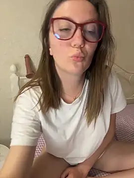 Snapshot of BeatriceTender chatting on May 2026 06:50:01 PM BeatriceTender online show from May 2026 06:50:01 PM