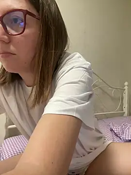 BeatriceTender online show from November 2025 12:20:01 PM