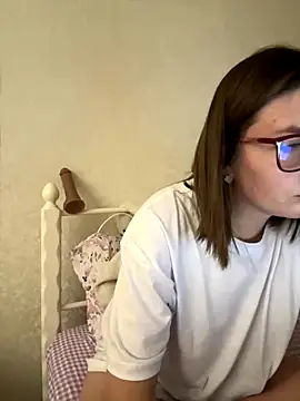 BeatriceTender online show from November 2025 07:40:01 PM