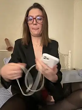 BeatriceTender online show from November 2025 04:29:01 PM