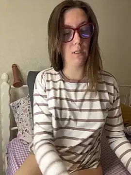Snapshot of BeatriceTender chatting on April 2026 06:04:02 PM BeatriceTender online show from April 2026 06:04:02 PM