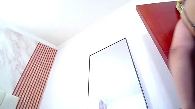 Anabella Thompson online show from November 2025 10:41:01 AM