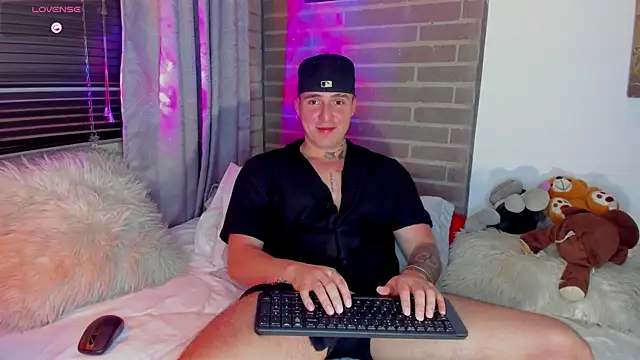 liam oficial02 online show from December 2025 04:03:02 AM