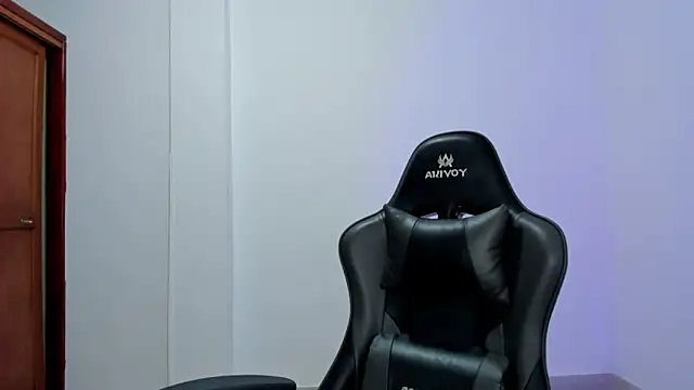 avellanatammy online show from December 2025 01:27:01 AM