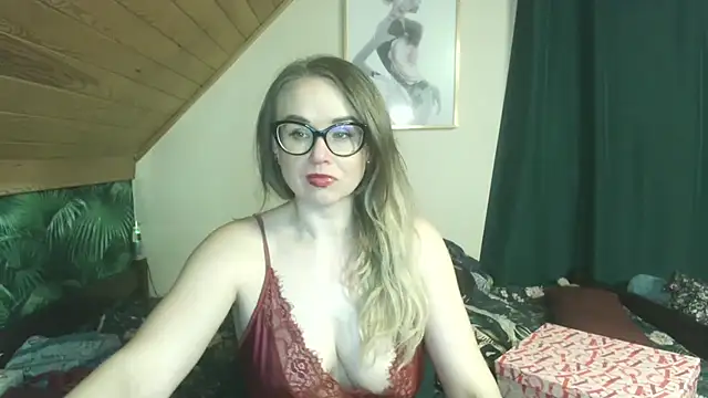 Snapshot of MilfKendra4U chatting on May 2026 07:40:01 PM MilfKendra4U online show from May 2026 07:40:01 PM