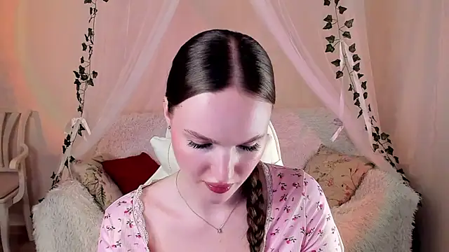 Snapshot of MishkaMe chatting on November 2025 06:52:02 PM MishkaMe online show from November 2025 06:52:02 PM