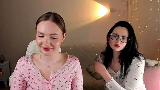 Snapshot of MishkaMe chatting on November 2025 01:44:02 PM MishkaMe online show from November 2025 01:44:02 PM