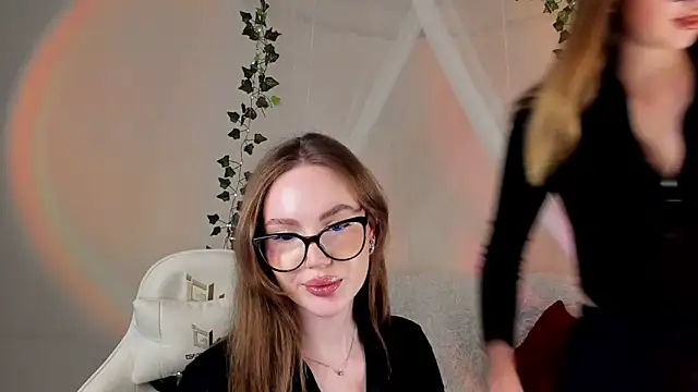 Snapshot of MishkaMe chatting on November 2025 09:25:01 AM MishkaMe online show from November 2025 09:25:01 AM