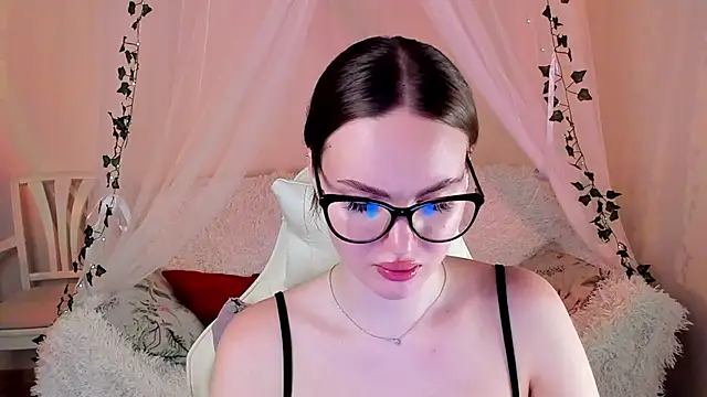 Snapshot of MishkaMe chatting on November 2025 03:04:02 PM MishkaMe online show from November 2025 03:04:02 PM