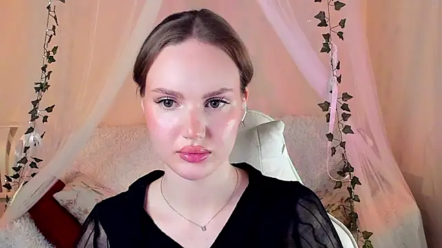 Snapshot of MishkaMe chatting on October 2025 03:02:02 PM MishkaMe online show from October 2025 03:02:02 PM