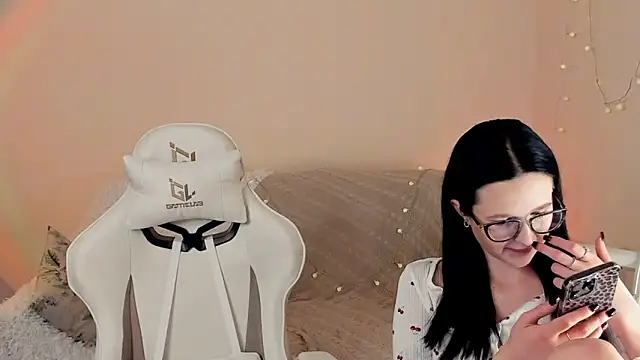 Snapshot of MishkaMe chatting on December 2025 07:07:02 AM MishkaMe online show from December 2025 07:07:02 AM